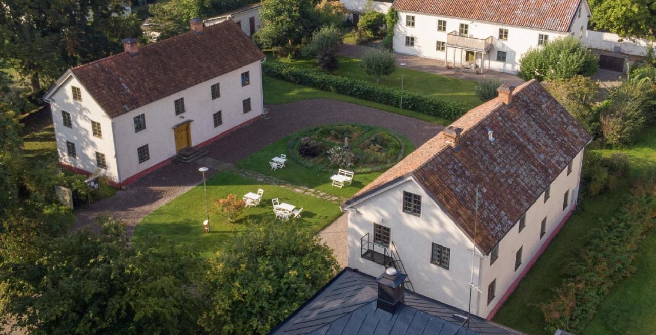 Dahlstroemska Garden Bed & Breakfast 3*